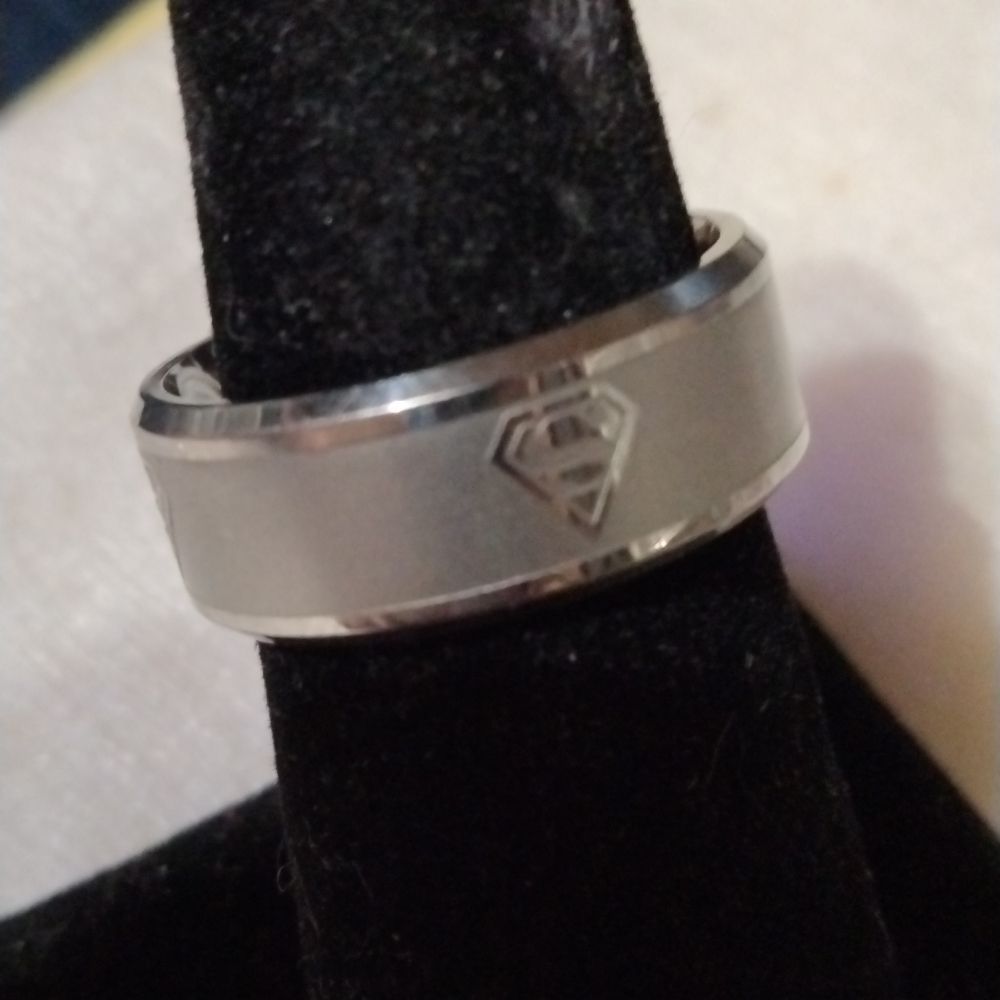 Superman steel wedding band ring size 8 NWT (sku 642)
